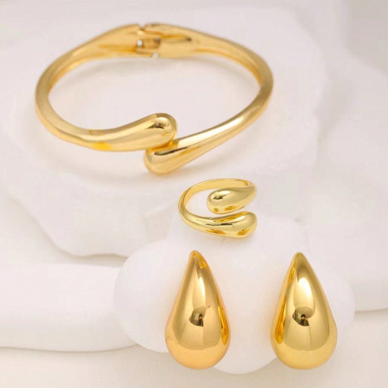 Drop Set in Stainless Steel – Earrings, Ring and Bracelet