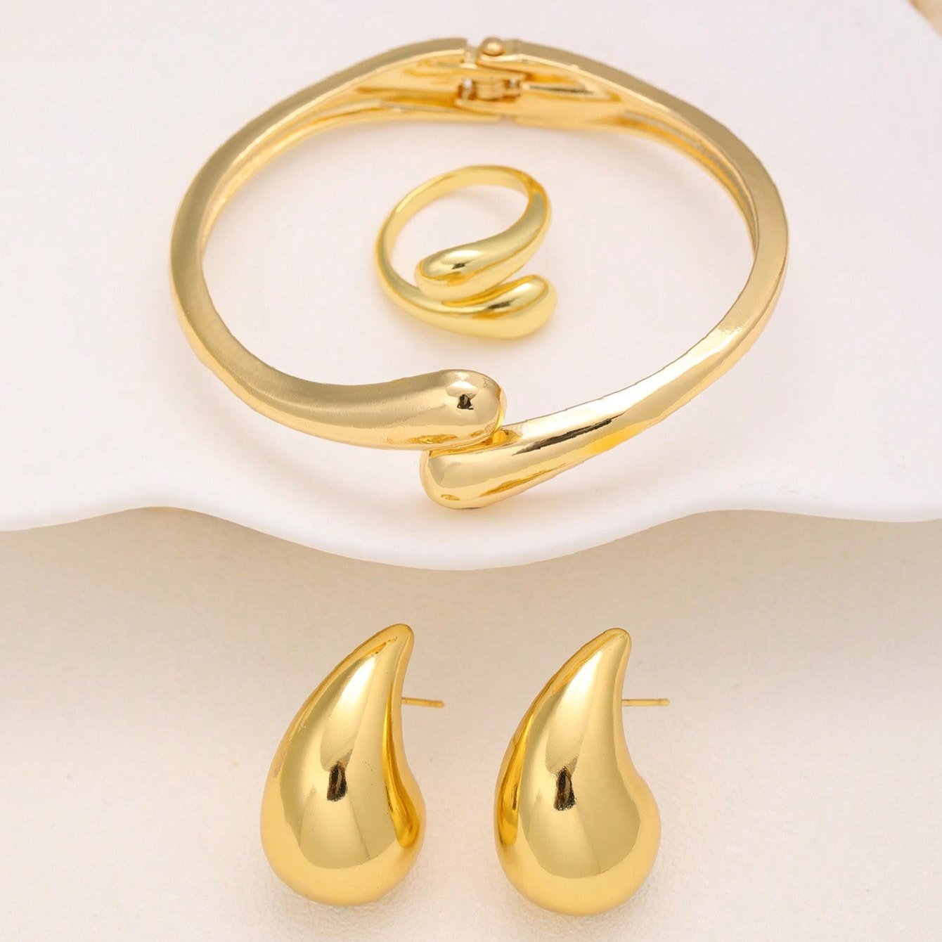 Drop Set in Stainless Steel – Earrings, Ring and Bracelet