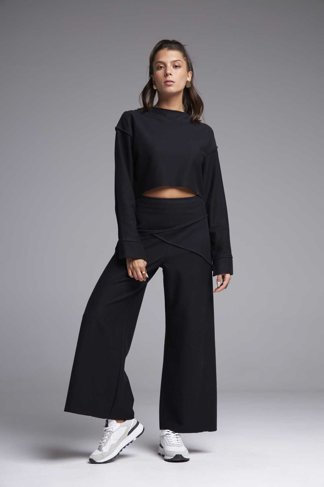 Cropped Sunny – Black