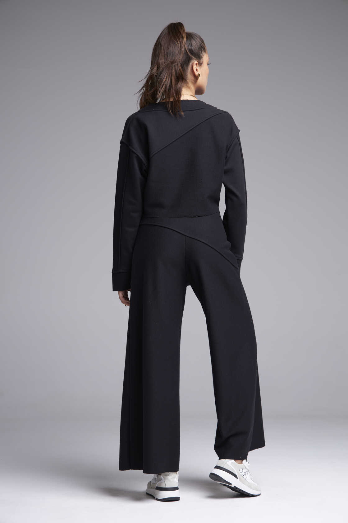 Cropped Sunny – Black