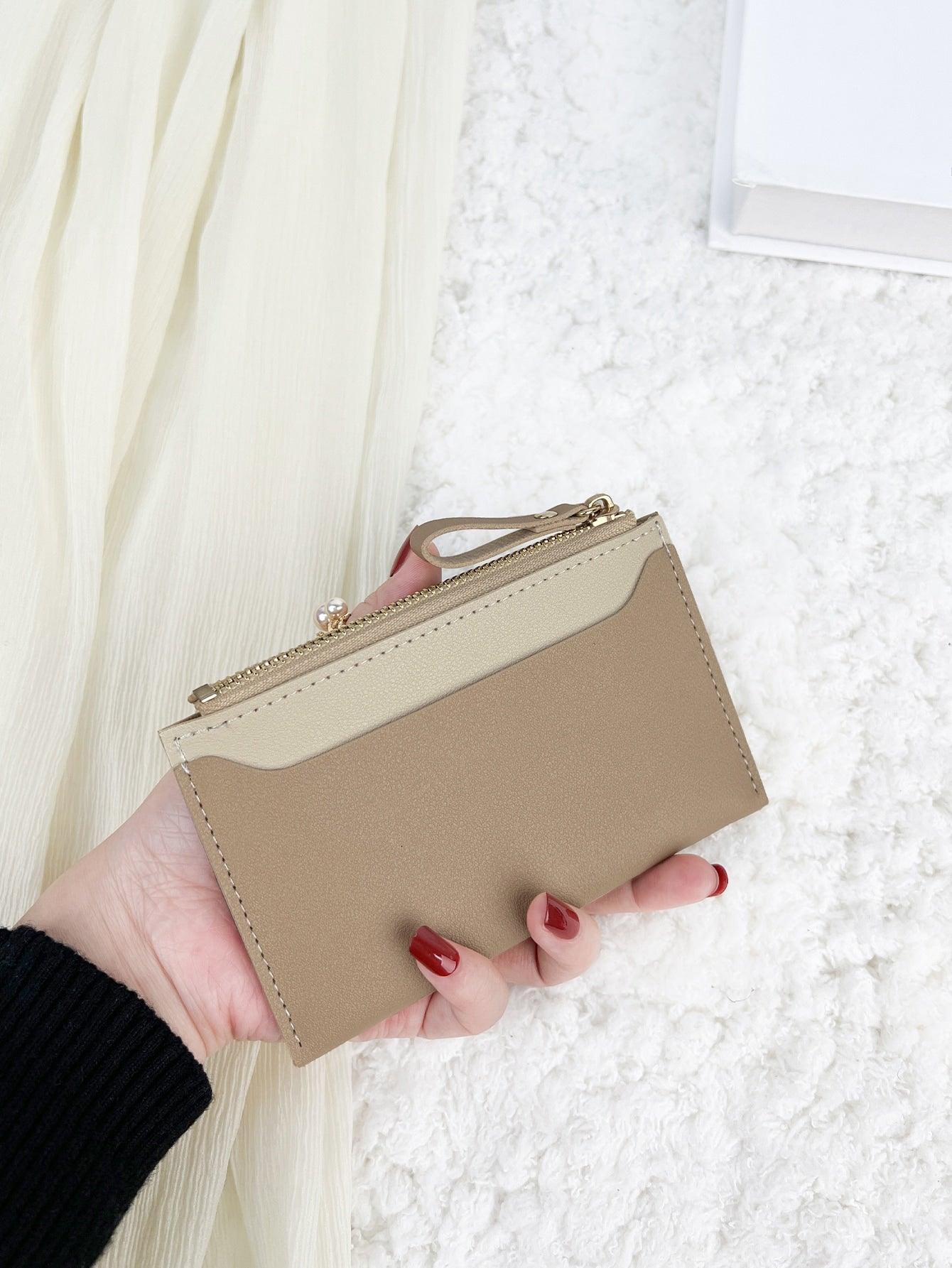 Women’s Basic Wallet with Divider